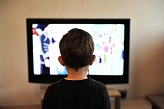 Kind vor dem Fernseher © pixabay